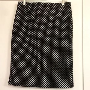 FASHIONABLE EXCELLENT CONDITION straight tapered polka dot skirt